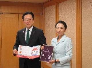 中谷大使と達増岩手県知事の会談