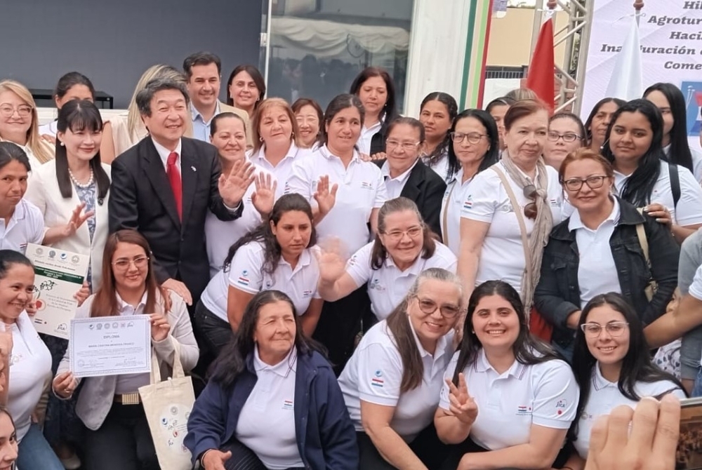 Asistencia del Embajador ITAGAKI al Acto de clausura del Proyecto de la JICA, “Proyecto de Mejoramiento de la Calidad de vida de las Mujeres Rurales en Paraguay”