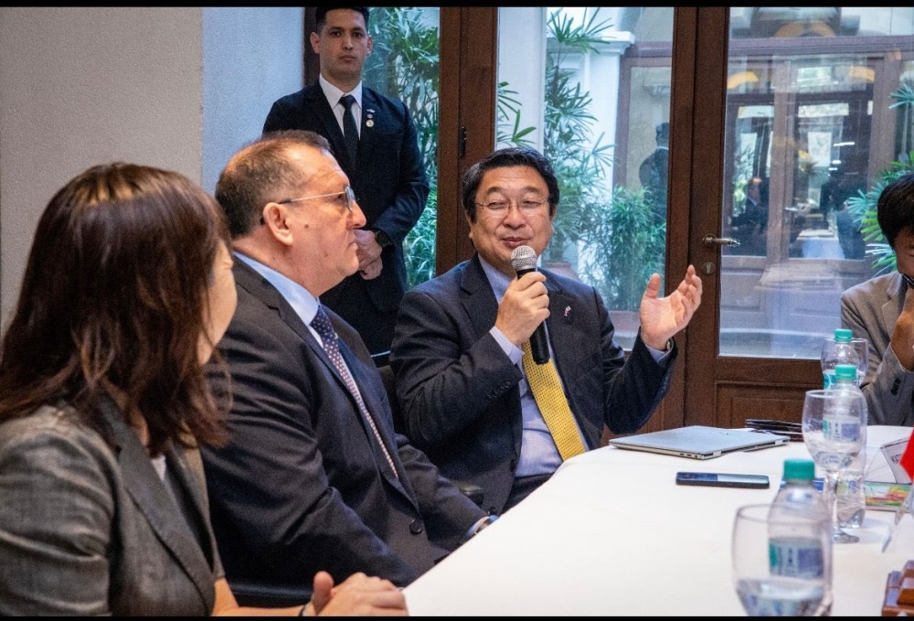 板垣大使は、JICA技術協力プロジェクト「パラグアイ国社会経済基盤開発に向けた宇宙計画管理プロジェクト」合同調整員会出席