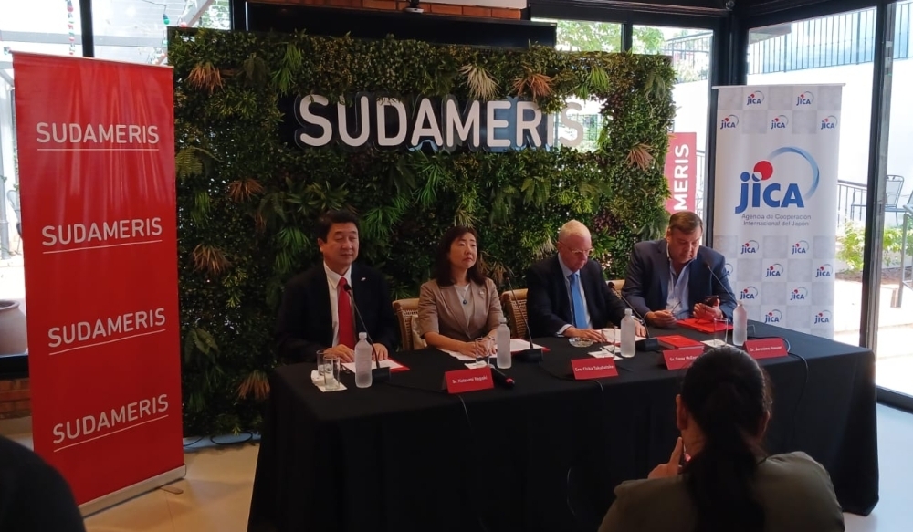 Asistencia del Embajador ITAGAKI a la conferencia de Prensa de anuncio de un proyecto de Financiamiento e Inversión en el Sector Privado (PSIF, por sus siglas en inglés) de JICA para Paraguay