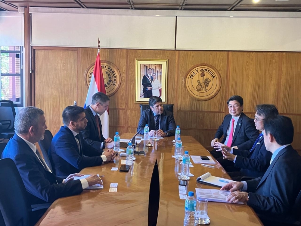 Reunión del Embajador ITAGAKI con el Ministro de Industria y Comercio, S.E. Javier Giménez