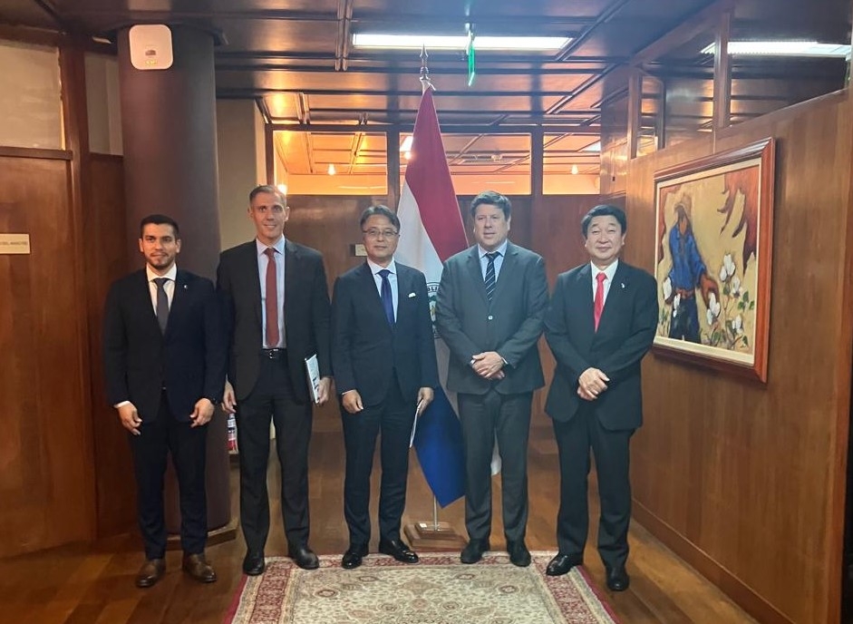 Reunión del Embajador ITAGAKI con el Ministro de Industria y Comercio, S.E. Javier Giménez