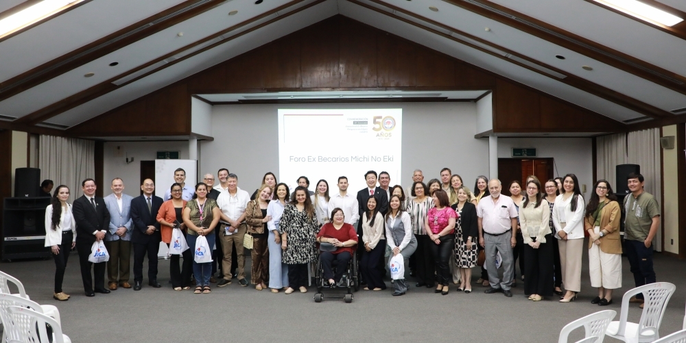 Asistencia del Embajador ITAGAKI a los eventos de 50 aniversario de fundación de la Asociación de Ex Becarios Paraguayos en el Japón (AEBPJ)