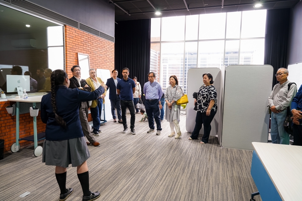 Visita del Embajador ITAGAKI al Colegio Japonés-Paraguayo