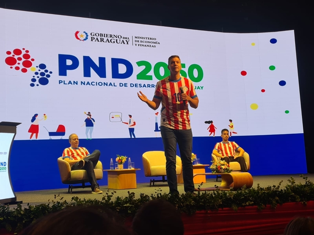 Asistencia del Embajador ITAGAKI a la presentación de 