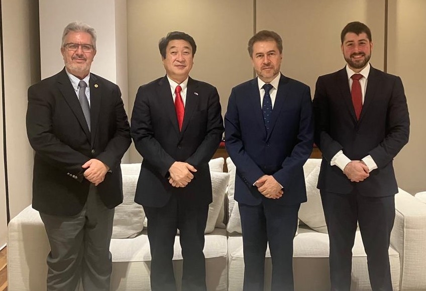 Encuentro del Embajador ITAGAKI con ex Ministro de Industria y Comercio y el Presidente de UIP
