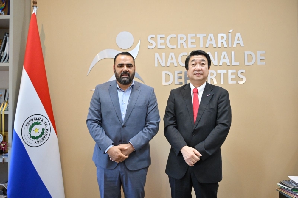 Visita de cortesía del Embajador ITAGAKI al Ministro, Secretario Ejecutivo de la Secretaría Nacional de Deportes, César Ramírez Caje