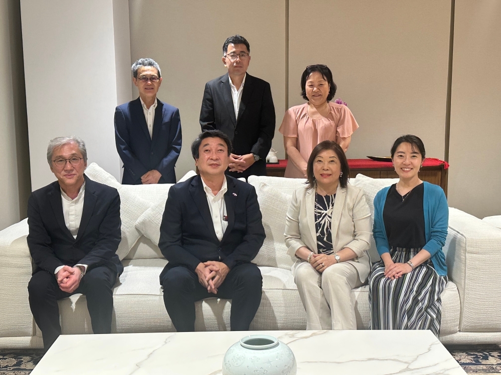 板垣大使の国際交流基金リマ日本文化センター所長及び文化・日本語関係者との意見交換