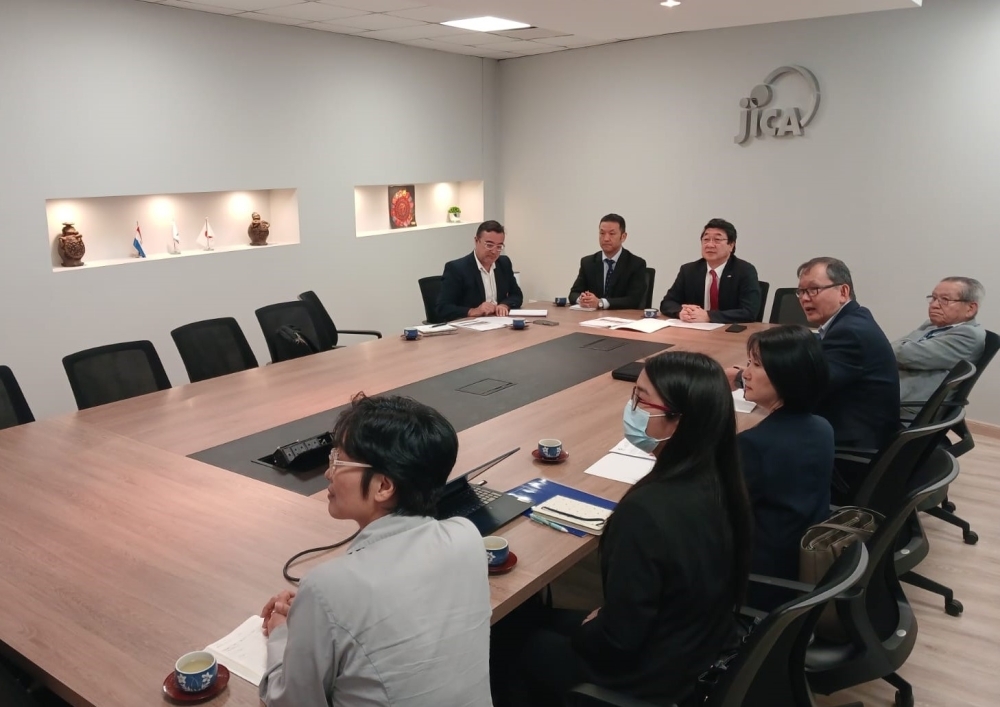 板垣大使のパラグアイ日本人移住90周年に関する広報活動打ち合わせ出席