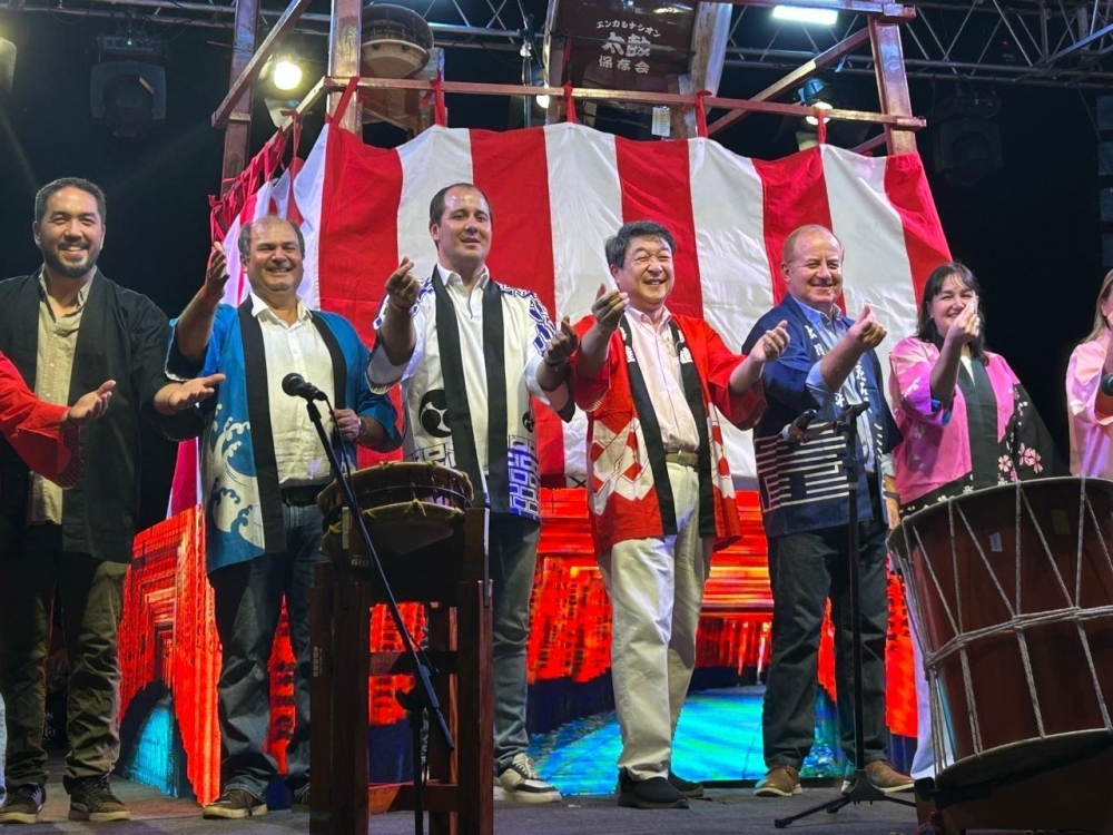 板垣大使のエンカルナシオン「夏祭り」参加