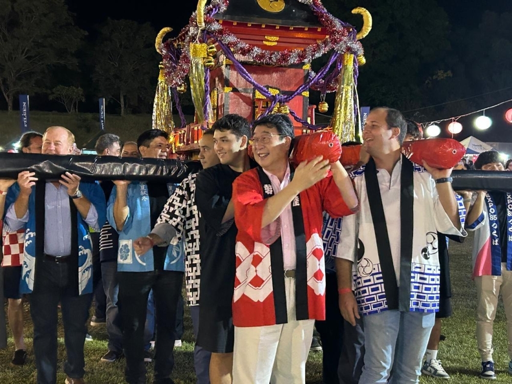 板垣大使のエンカルナシオン「夏祭り」参加