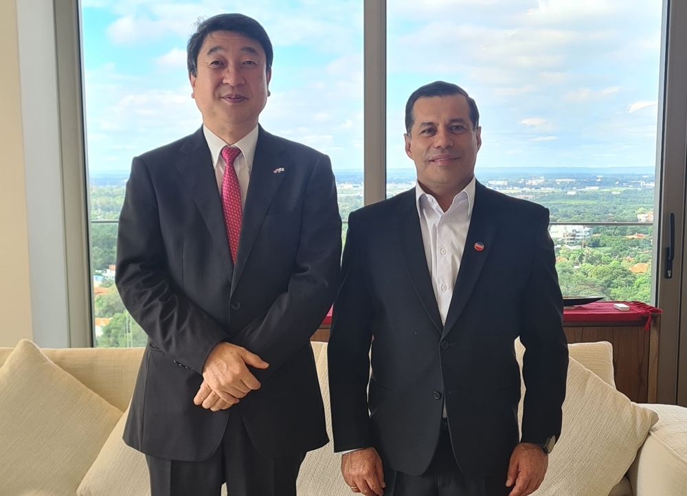 Reunión del Embajador ITAGAKI con el Ing. Félix Sosa, Presidente de la ANDE