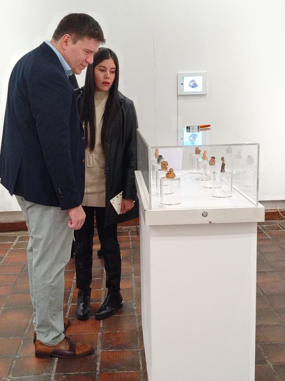 asistencia del Embajador ITAGAKI a la inauguración de la exposición de “NETSUKE” 