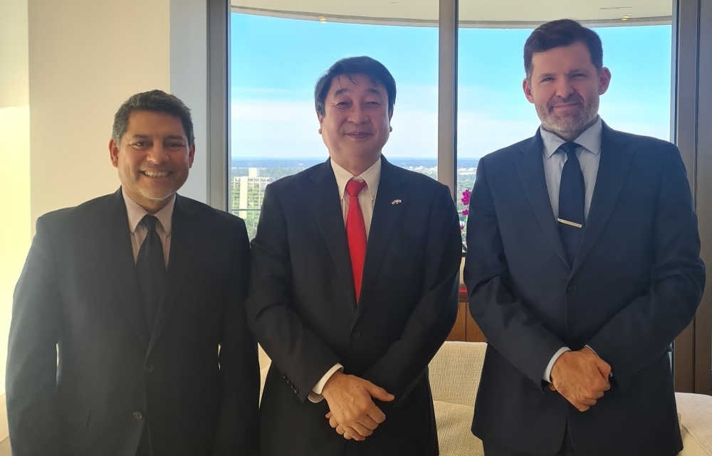 encuentro del Embajador ITAGAKI con los representantes de las oficinas del Banco Mundial y el Fondo Monetario Internacional en Paraguay