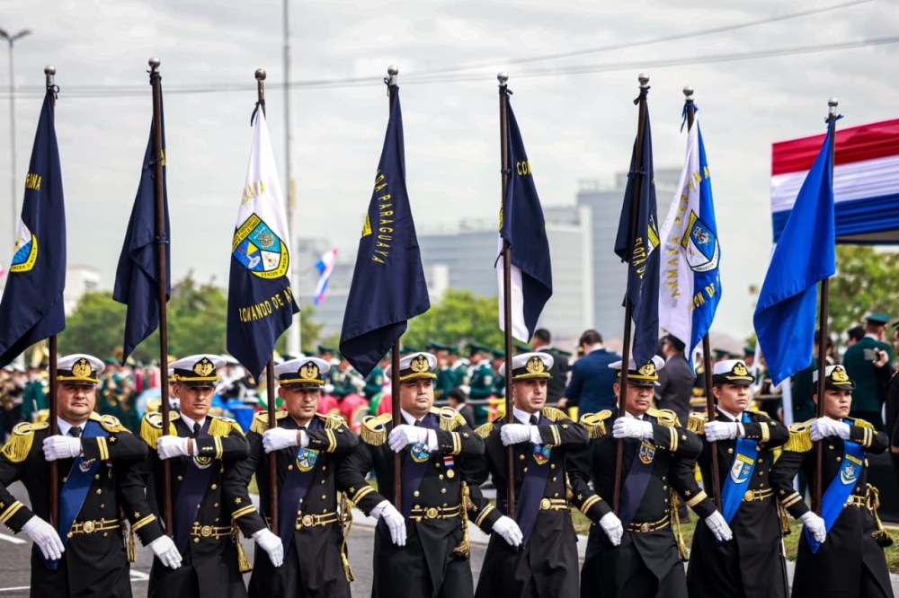 asistencia del Embajador ITAGAKI a los actos oficiales en conmemoración del “215° Aniversario de la Independencia Nacional”