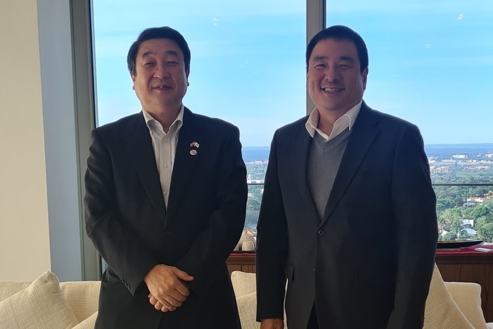 板垣大使のルー　アスンシオン証券取引所取締役との会合