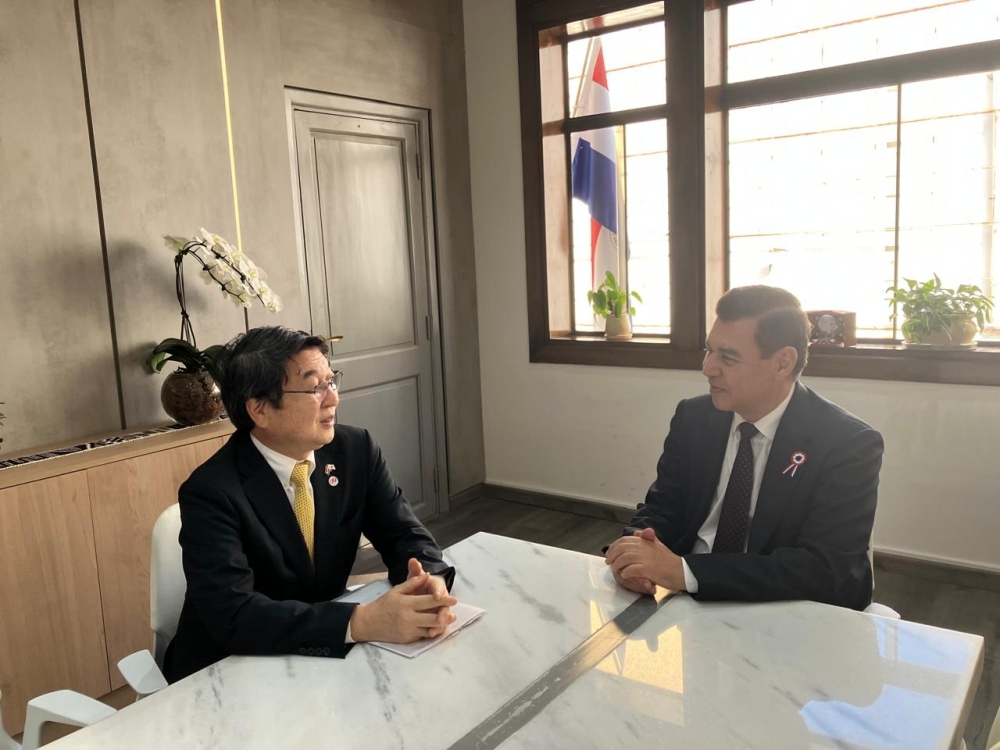 板垣大使のサンタマリア観光庁長官表敬