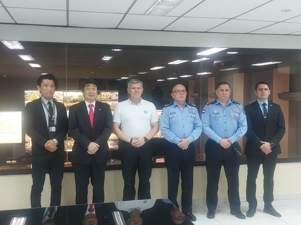 Visita del Embajador ITAGAKI al Centro de 911