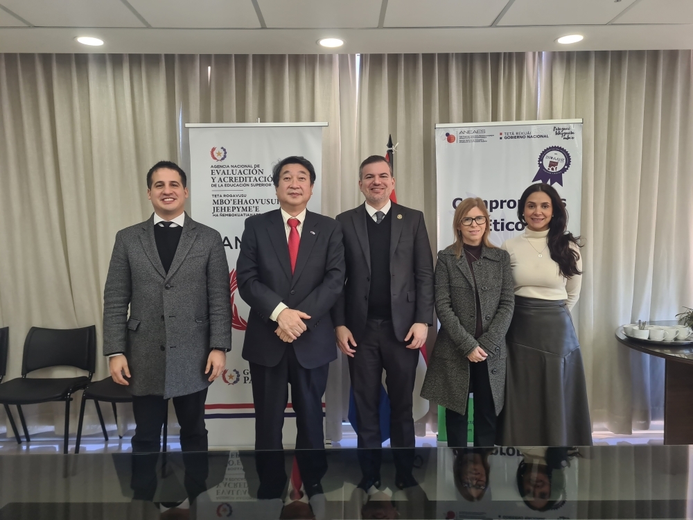 Reunión del Embajador ITAGAKI con el Presidente de la ANEAES