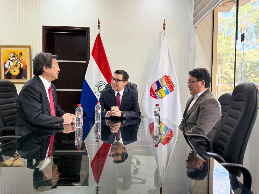 Reunión del Embajador ITAGAKI con el Gobernador del Depto. de Alto Paraná