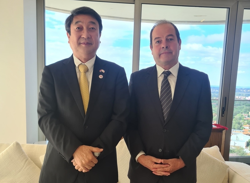 板垣大使のファビオ・フスタグノ　パラグアイ・ブラジル商業会議所会頭との会合