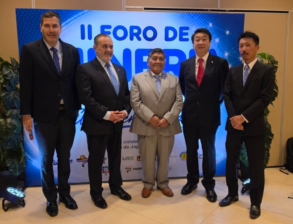Asistencia del Embajador ITAGAKI al II Foro de Minería en el Paraguay