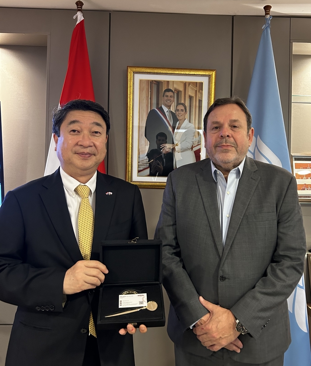 Reunión del Embajador ITAGAKI con el Presidente de la DINAC
