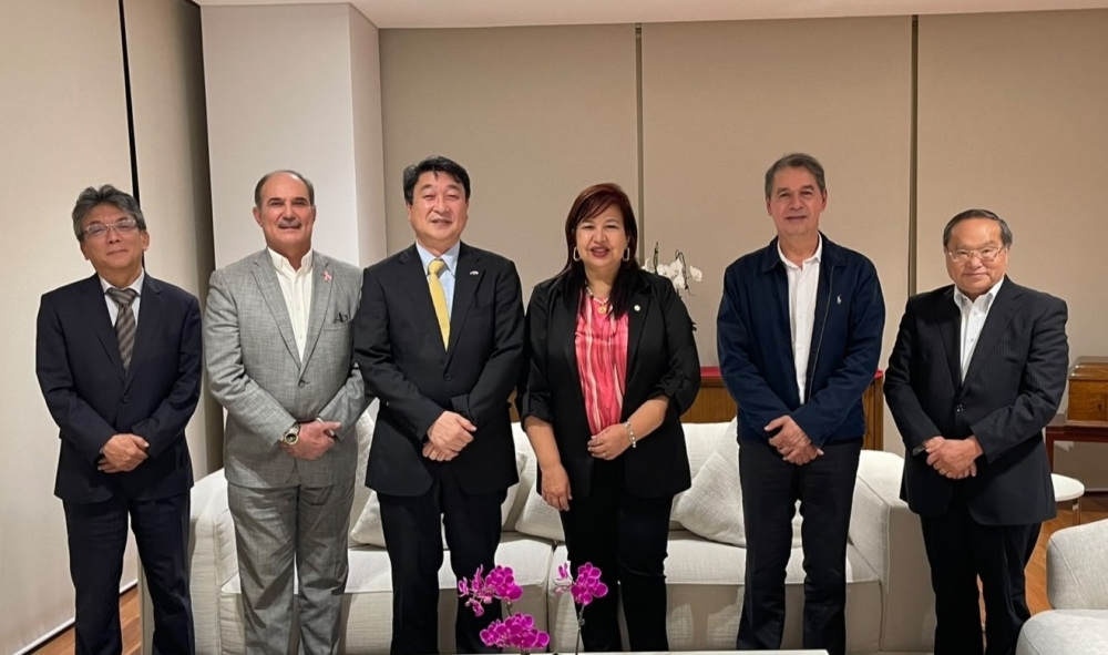 Encuentro del Embajador ITAGAKI con la Rectora de UNA, Dra. Zully Vera