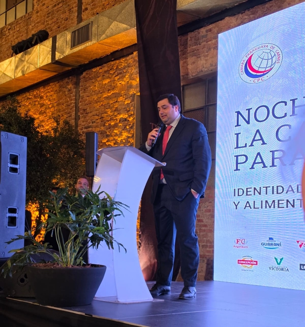Asistencia del Embajador ITAGAKI a “Noche de la Carne Paraguaya”