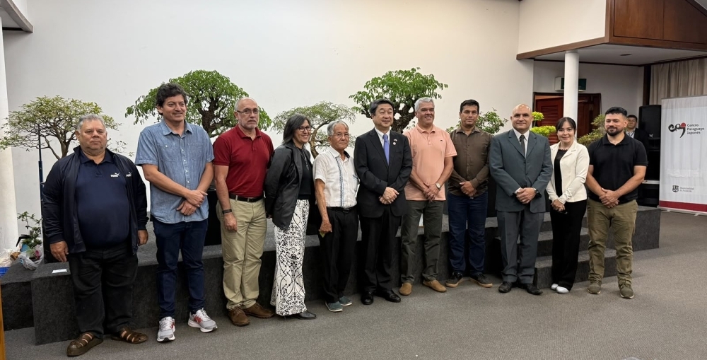 Asistencia de Embajador ITAGAKI a la inauguración de la Exposición de BONSAI